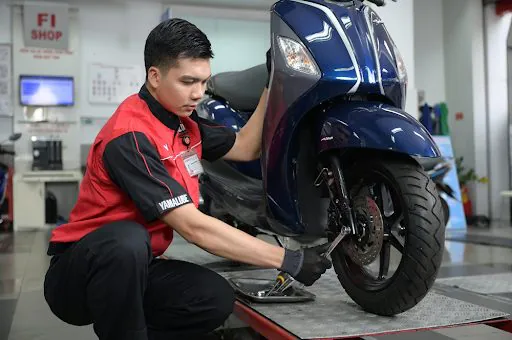 Thay dầu phanh (thắng) xe máy định kỳ tại Yamaha