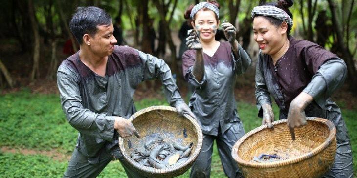 Khu vực miền Tây là một trong những nơi phát triển mô hình du lịch sinh thái mạnh mẽ bậc nhất đất nước ta. Nhiều khu du lịch sinh thái nổi tiếng miền Tây nổi tiếng với nhiều hoạt động giải trí thú vị được nhiều người quan tâm. Hãy cùng Sakos tìm hiểu những địa điểm hấp dẫn sau đây nhé!