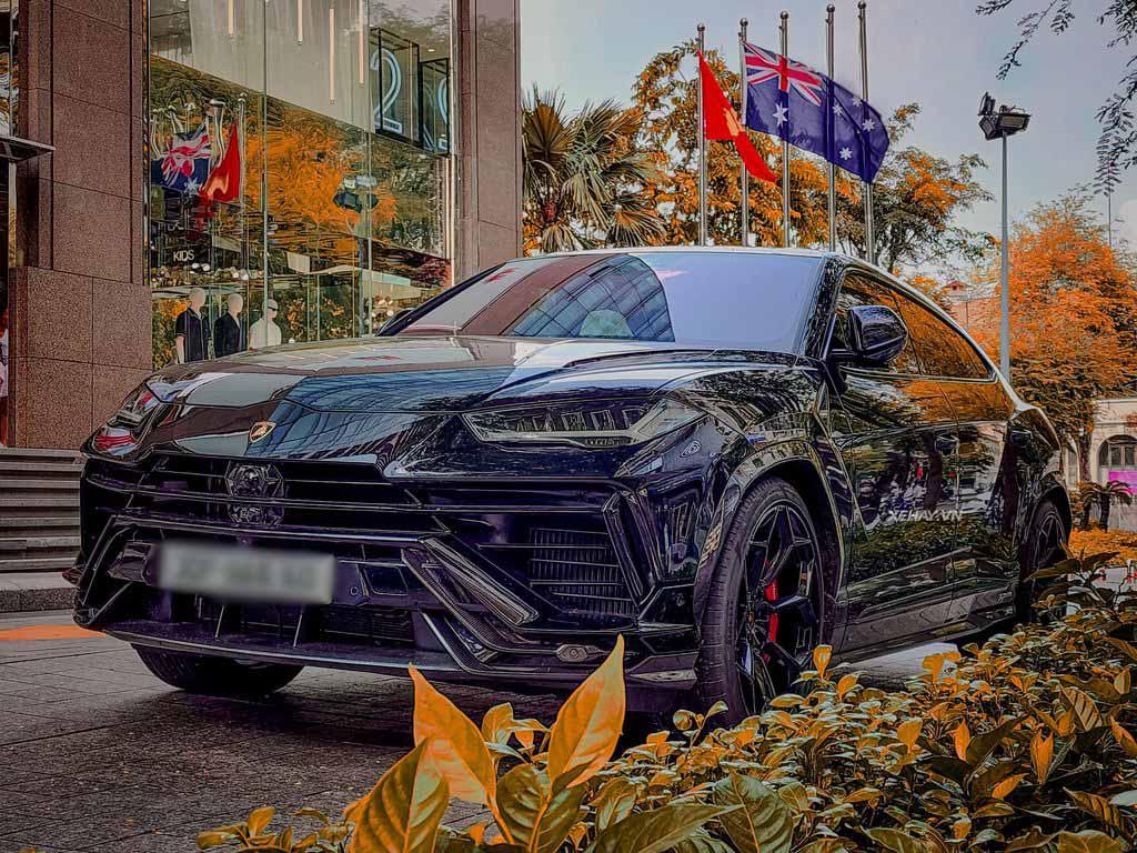 Bắt gặp Lamborghini Urus Performante màu đen “độc nhất” Việt Nam